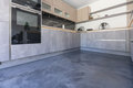 2020: neuer Sichtspachtelboden bei einem Einfamilienhaus in Köln in der Küche und Treppenhaus